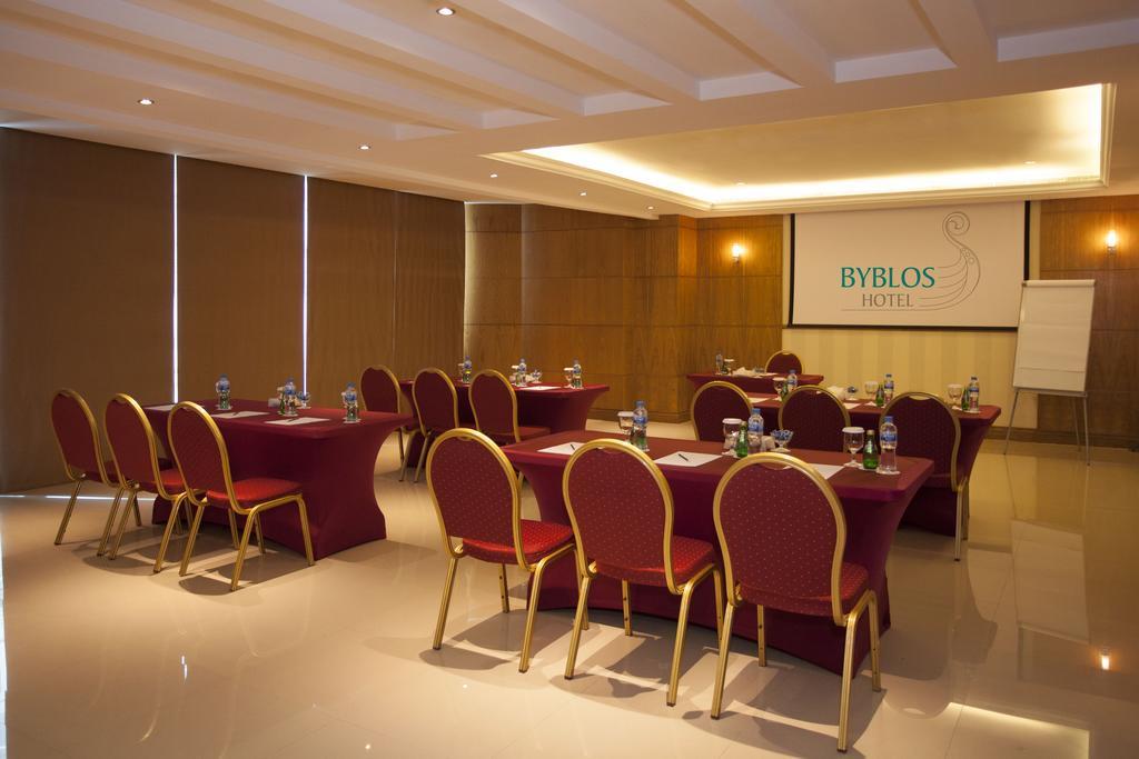 Byblos Hotel Dubái Exterior foto